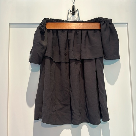 Wilfred Aritzia Off the Shoulder Blouse - Picture 2 of 2